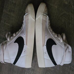 Nike Blazers Mid 77 size mens 8 womens 9.5